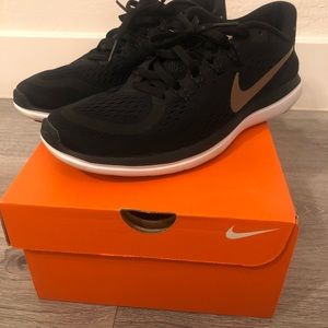 Nike Flex 2017 Run, Woman’s size 9
